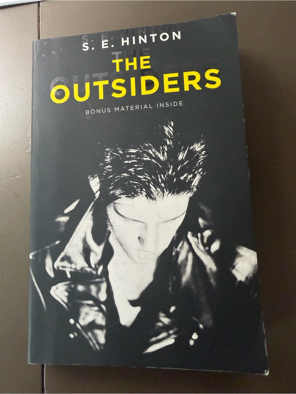 S.E. Hinton The Outsiders Paperback - Black & Yellow Cover